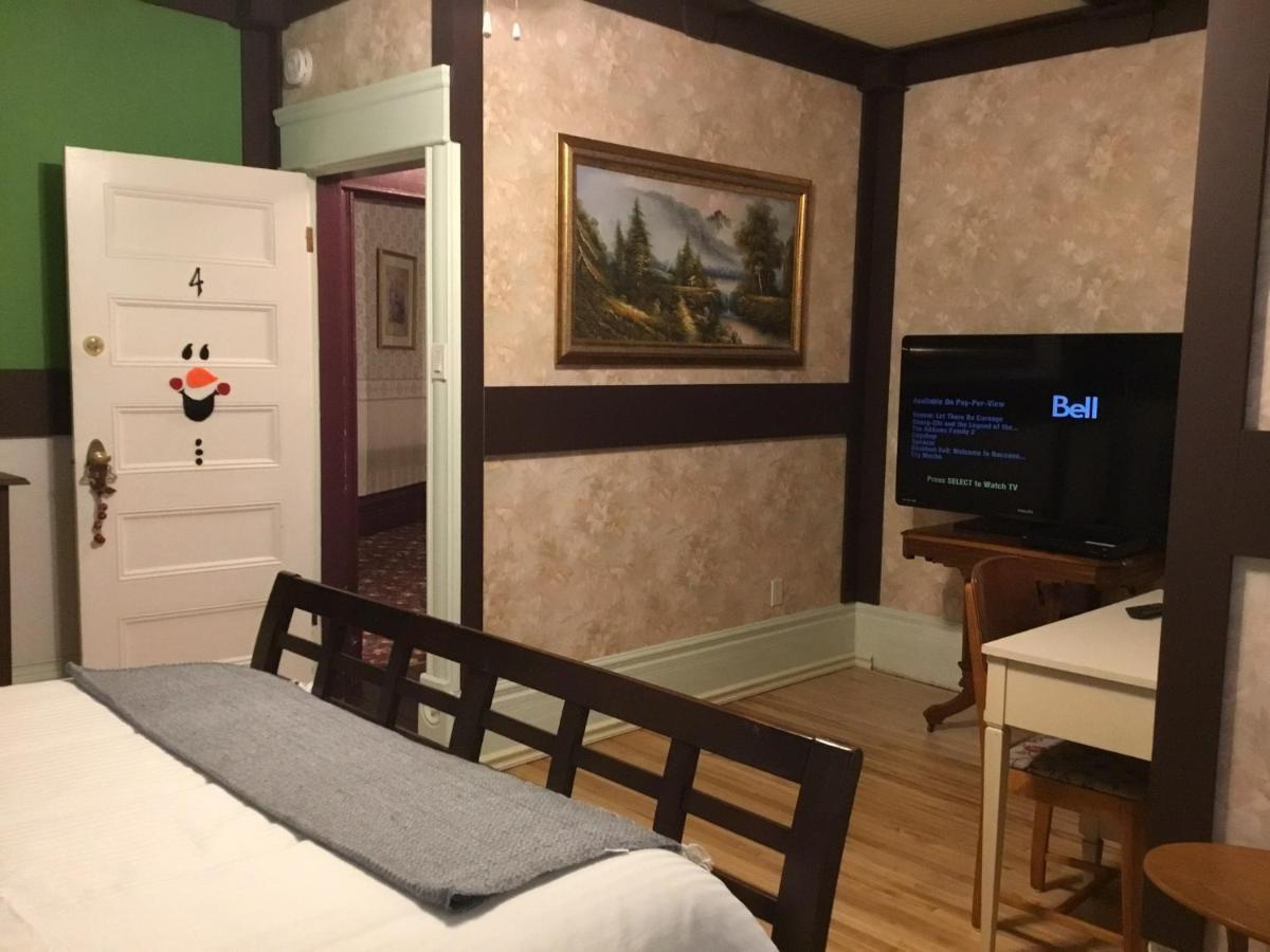 Marmora And Lake Inn And Victorian Diner Екстериор снимка