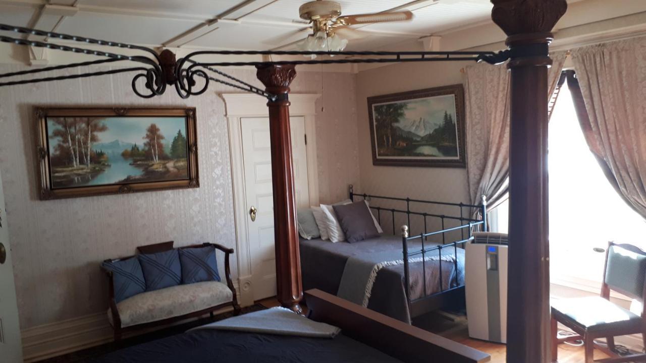 Marmora And Lake Inn And Victorian Diner Екстериор снимка