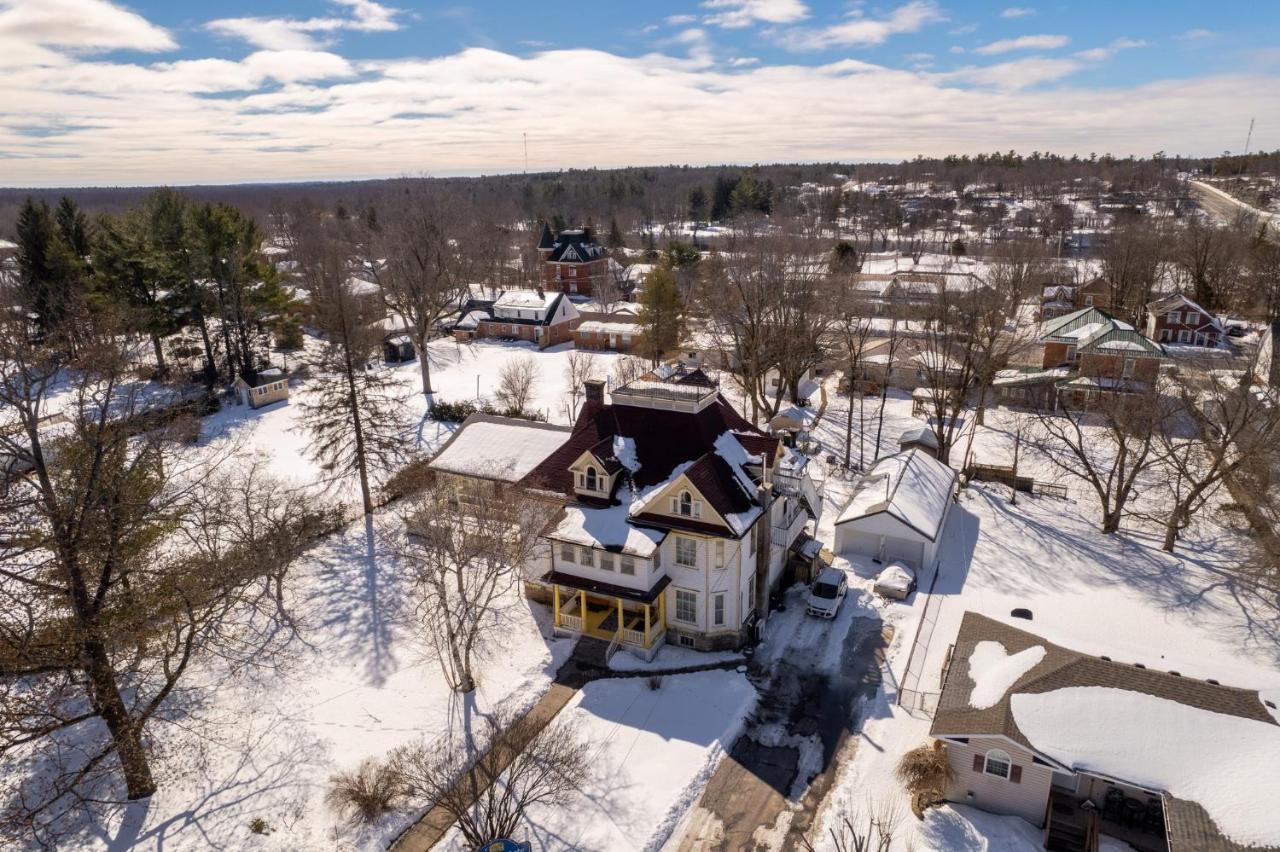 Marmora And Lake Inn And Victorian Diner Екстериор снимка