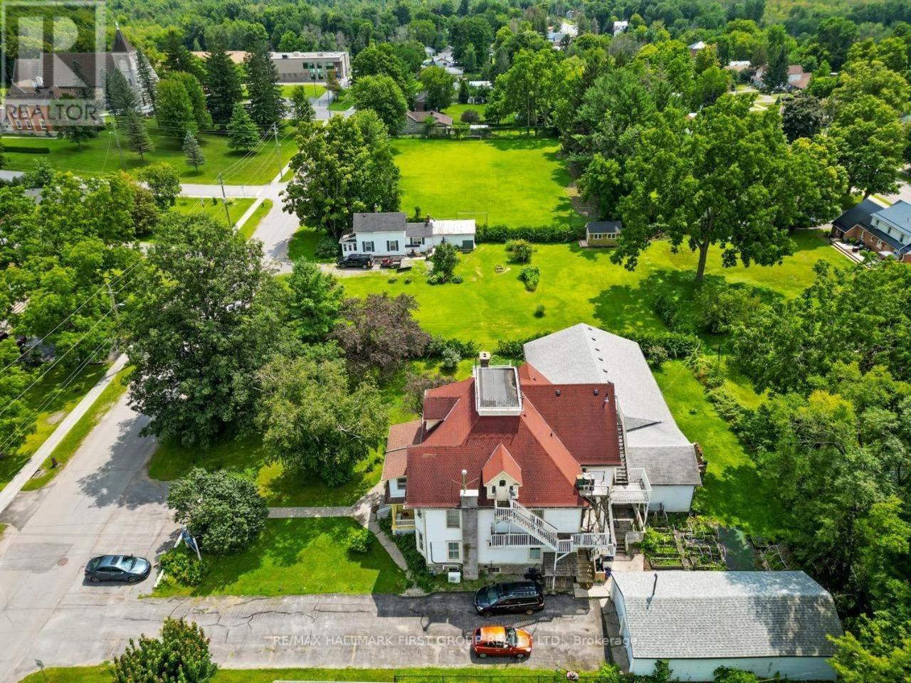 Marmora And Lake Inn And Victorian Diner Екстериор снимка